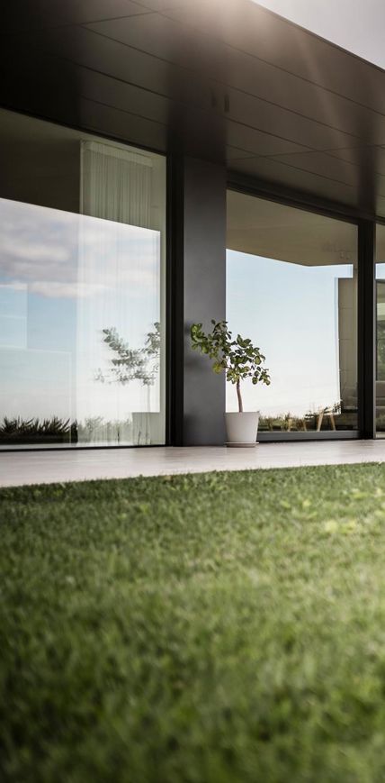 Projekt: Villa am Gardasee - Tip Top Fenster & Systeme - Verglasungen und Fenster aus Südtirol