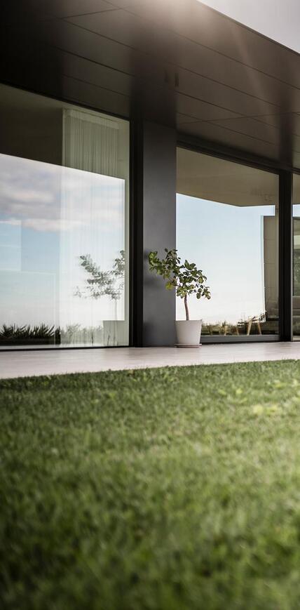 Projekt: Villa am Gardasee - Tip Top Fenster & Systeme - Verglasungen und Fenster aus Südtirol