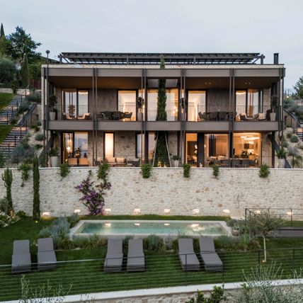 Projekt: Villa Gardasee - Tip Top Fenster & Systeme - Verglasungen, Hebeschiebetüren, Fenster und Beschattung, Haustüren