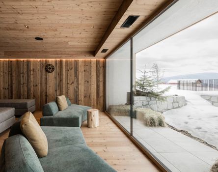 Projekt: Wieserhof Meransen - Tip Top Fenster & Systeme - Verglasungen und Türen mit Sprossen im Wellnessbereich