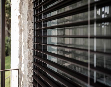 Projekt: Villa Gardasee - Tip Top Fenster & Systeme - Verglasungen, Hebeschiebetüren, Fenster und Beschattung, Haustüren