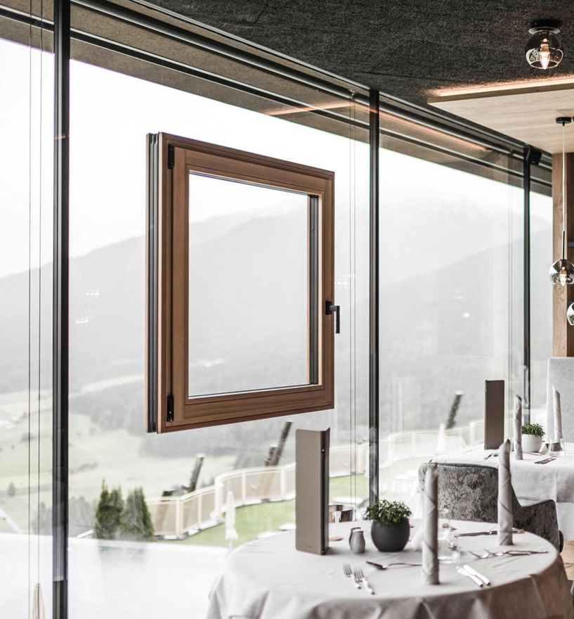 Projekt: Hotel Hubertus Olang - Tip Top Fenster & Systeme - Verglasungen und Fenster im Glas Speisesaal