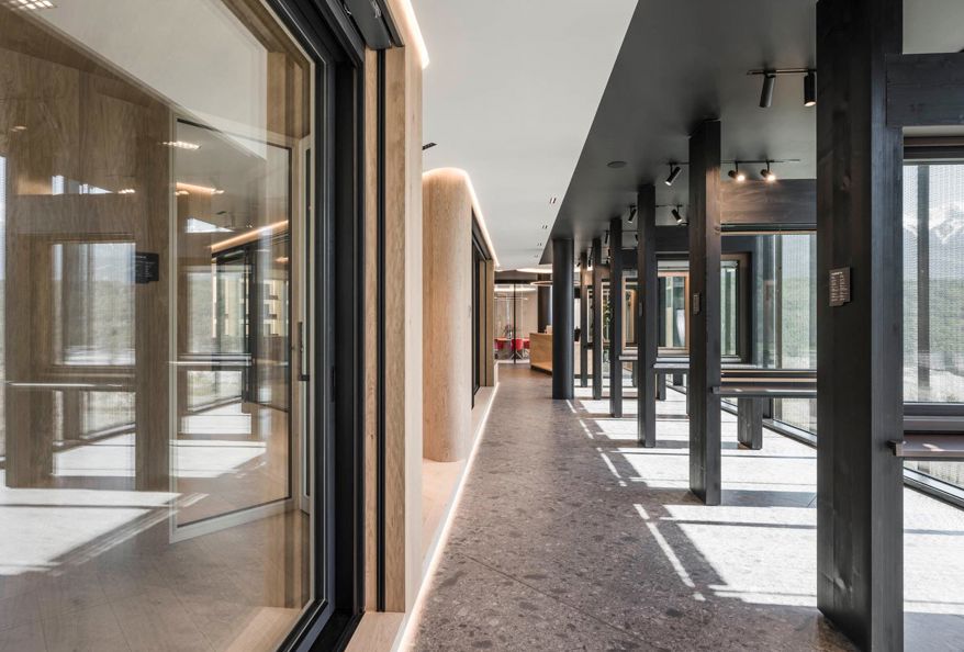 showroom-vahrn-interior-tower-c-hannes-niederkofler-web-8654