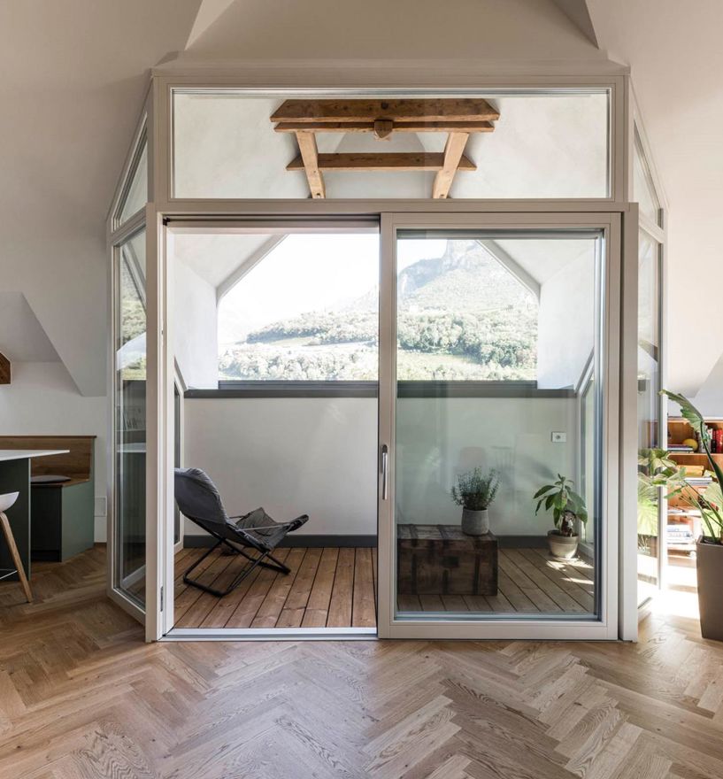 Projekt: Altbausanierung Neumarkt - Tip Top Fenster & Systeme - Fenster mit Sprossen und Jalousien aus Südtirol