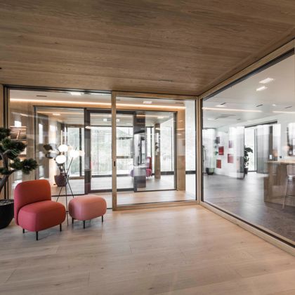 showroom-vahrn-interior-tower-c-hannes-niederkofler-web-8788