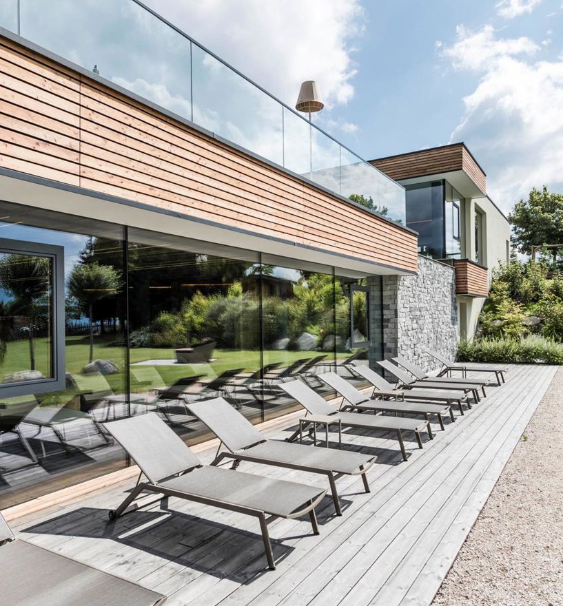 Projekt: GenießerHotel Sonnenberg Meransen - Tip Top Fenster & Systeme - Verglasungen und Fenster im Glas Wellness Pool