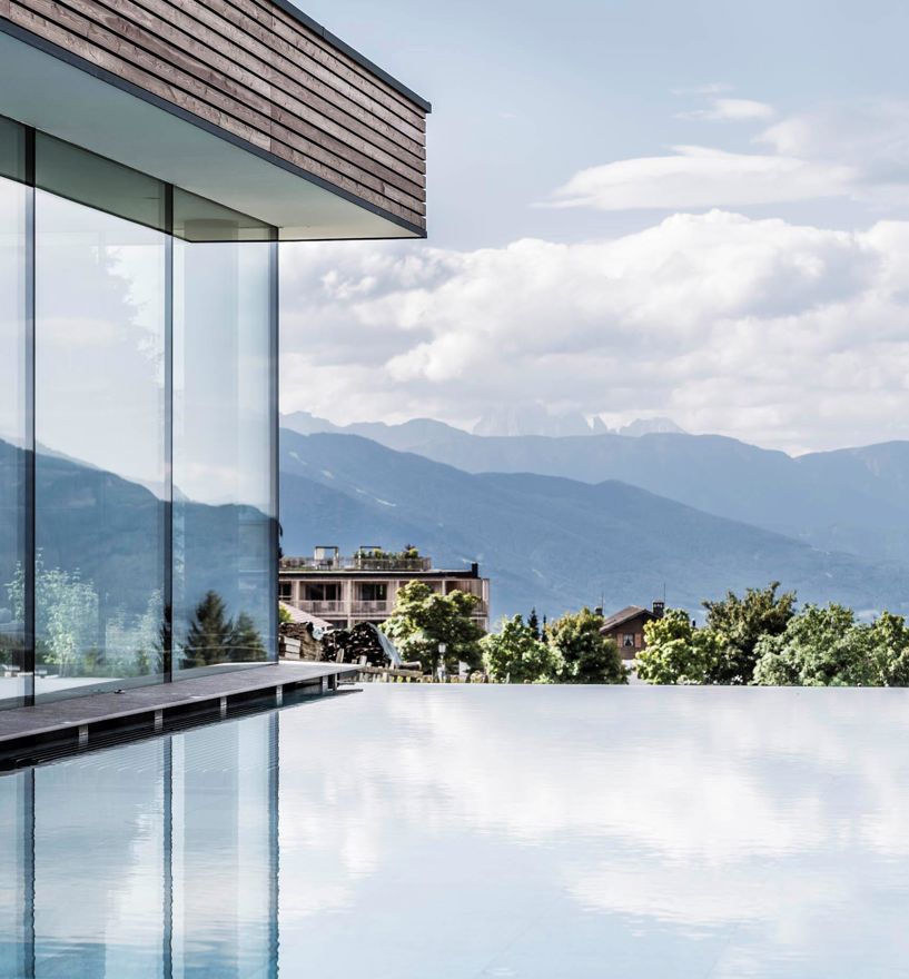 Projekt: GenießerHotel Sonnenberg Meransen - Tip Top Fenster & Systeme - Verglasungen und Fenster im Glas Wellness Pool
