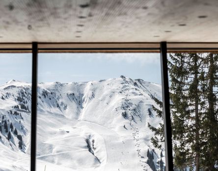 Projekt: Starthaus am Hahnenkamm Kitzbühel - Tip Top Fenster & Systeme - Hebe-Schiebetüren und Verglasungen aus Südtirol
