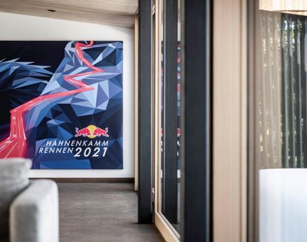 Projekt: Starthaus am Hahnenkamm Kitzbühel - Tip Top Fenster & Systeme - Hebe-Schiebetüren und Verglasungen aus Südtirol