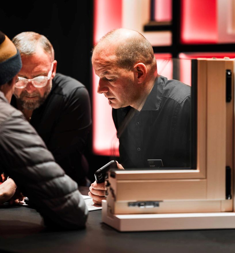 TIP TOP Fenster Messestand Klimahouse Messe Bozen - Kundengespräch