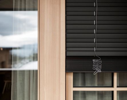 Projekt: Wieserhof Meransen - Tip Top Fenster & Systeme - Verglasungen und Türen mit Sprossen und Raffstore