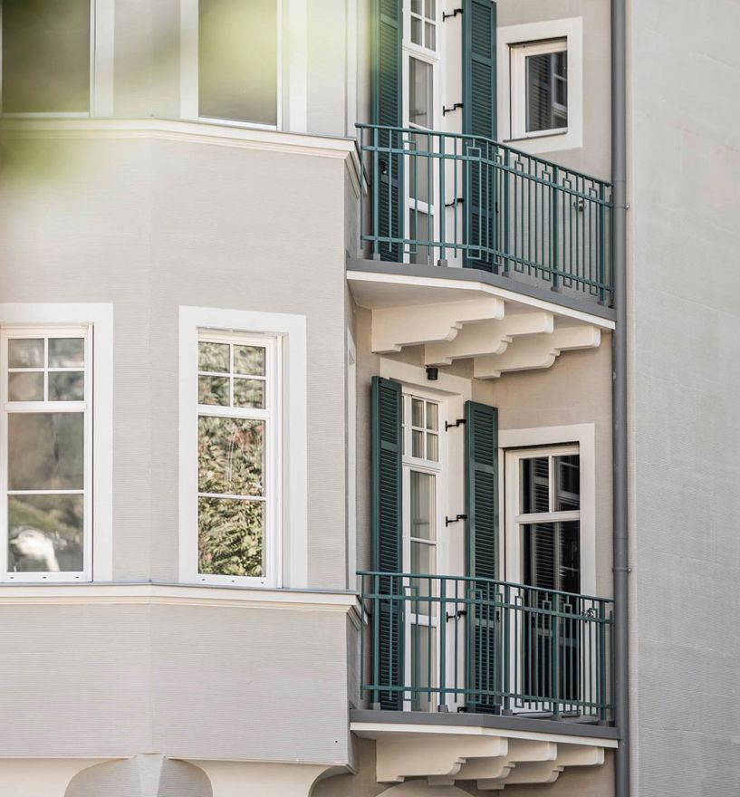 Projekt: Altbausanierung Neumarkt - Tip Top Fenster & Systeme - Fenster mit Sprossen und Jalousien aus Südtirol