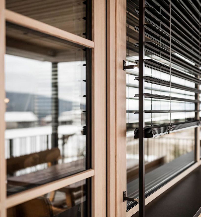 Projekt: Wieserhof Meransen - Tip Top Fenster & Systeme - Verglasungen, Fenster und Türen mit Sprossen und Raffstore