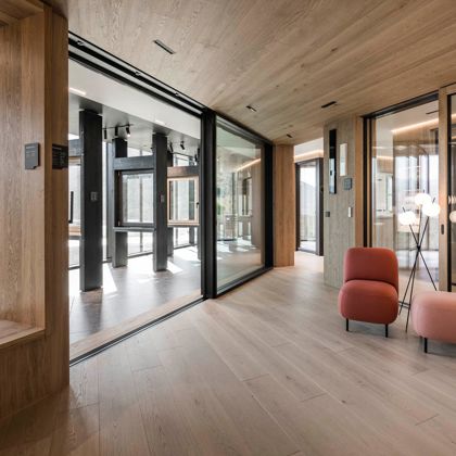 showroom-vahrn-interior-tower-c-hannes-niederkofler-web-8746