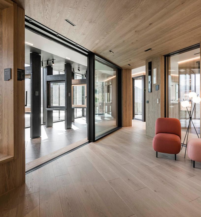 showroom-vahrn-interior-tower-c-hannes-niederkofler-web-8746