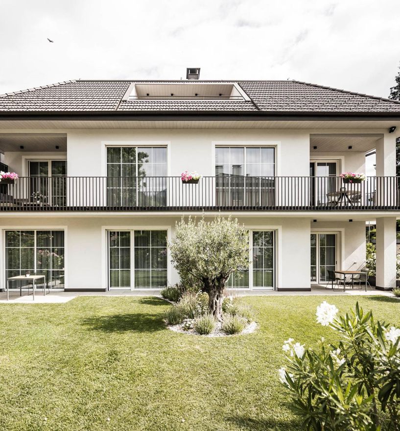 Projekt: Wohnhaus Lana - Tip Top Fenster & Systeme - Türen und Fenster mit Sprossen aus Südtirol
