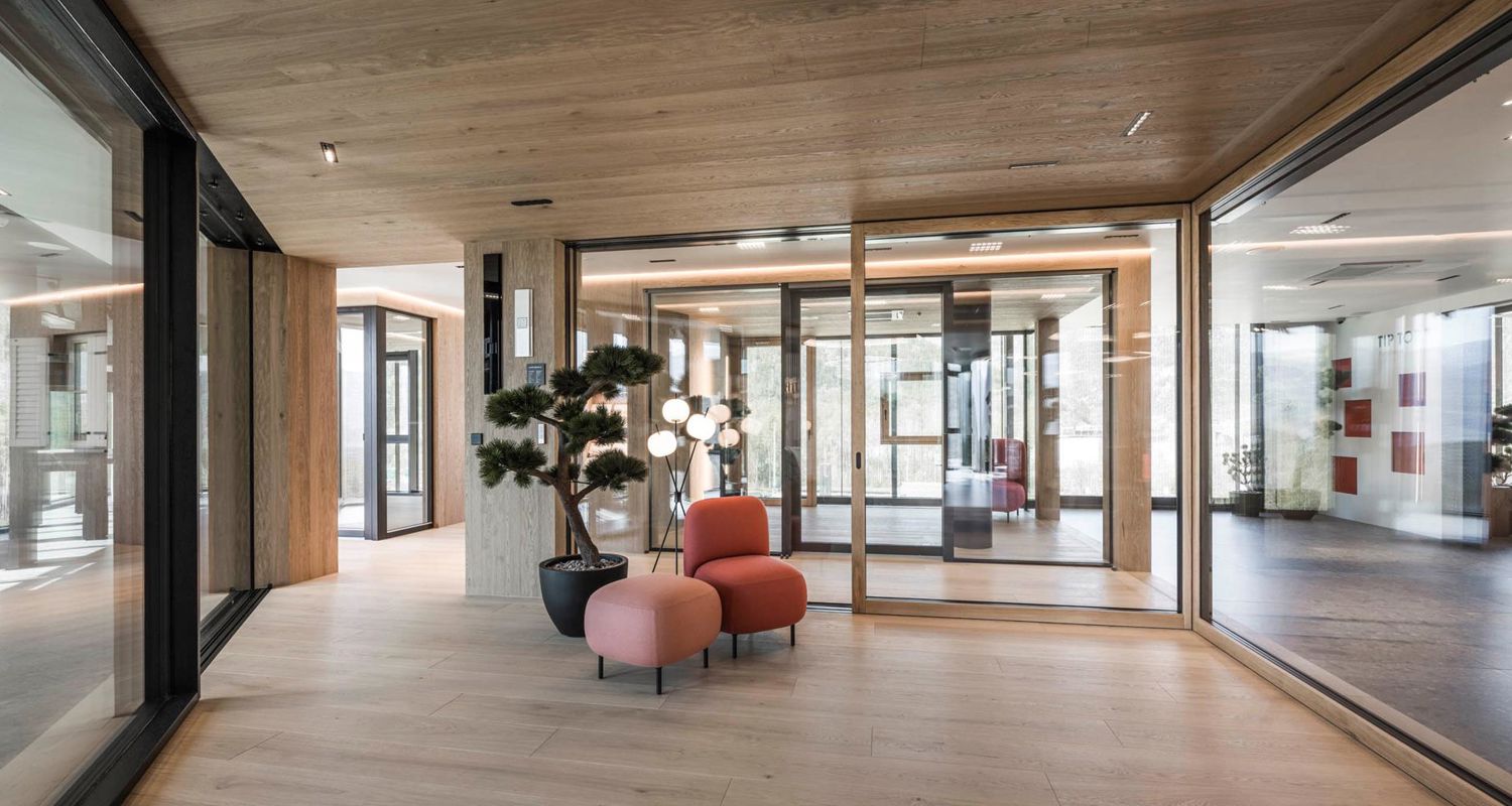 showroom-vahrn-interior-tower-c-hannes-niederkofler-web-8603