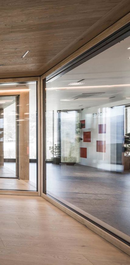 showroom-vahrn-interior-tower-c-hannes-niederkofler-web-8603