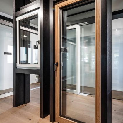 Una finestra e una porta