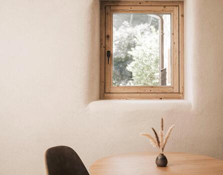 Sitzplatz am Fenster mit warmem Ambiente, Restaurant La Casina