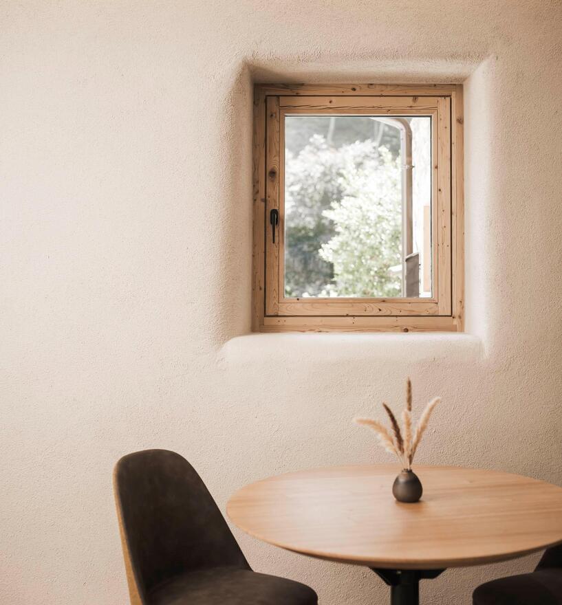 Sitzplatz am Fenster mit warmem Ambiente, Restaurant La Casina