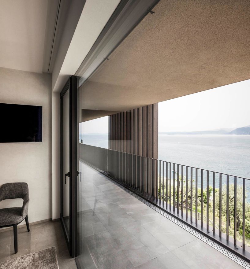 Projekt: Residence Torri del Benaco - Tip Top Fenster & Systeme - Fenster und Verglasungen aus Südtirol