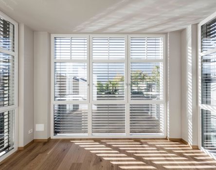 Finestre in legno Smartline TS con frangisole