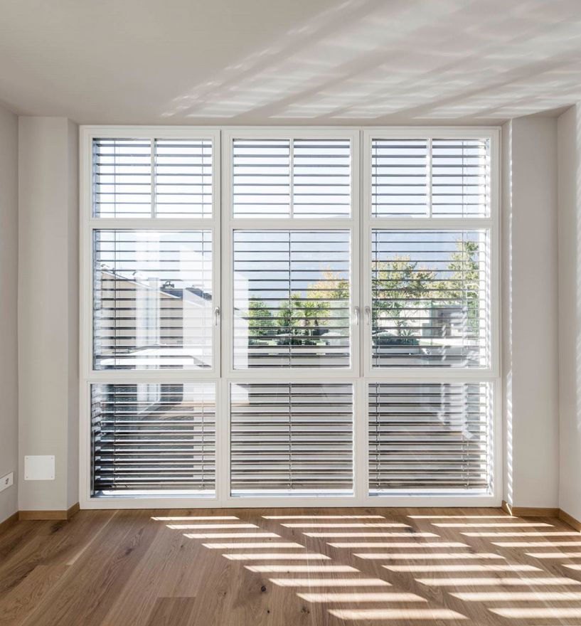 Holzfenster Smartline TS mit Raffstores